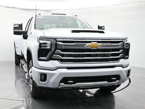 Polar White 2026 Chevrolet Silverado 3500 High Country