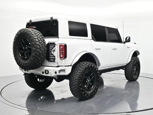 Oxford White 2023 Ford Bronco Outer Banks