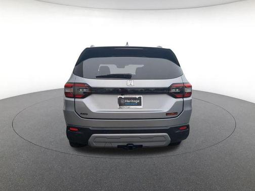 Lunar Silver Metallic 2025 Honda Pilot TrailSport