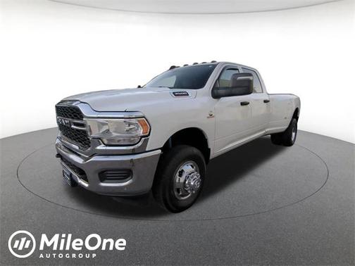 2023 RAM 3500 Tradesman Crew Cab 4x4 8' Box