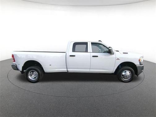 2023 RAM 3500 Tradesman Crew Cab 4x4 8' Box