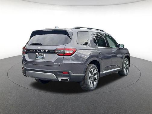 Modern Steel Metallic 2026 Honda Pilot Touring 8-Passenger