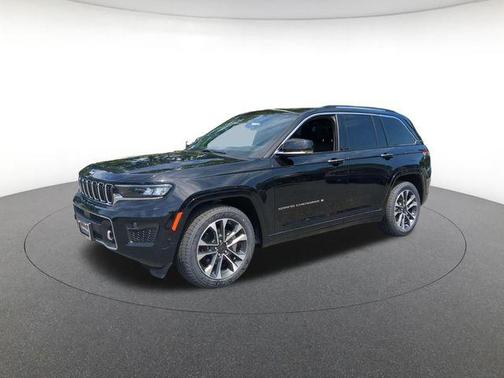 Diamond Black Crystal Pearlcoat 2023 Jeep Grand Cherokee Overland