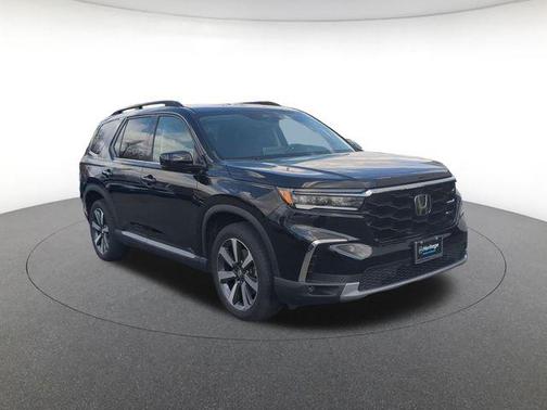 Crystal Black 2023 Honda Pilot Touring 8-Passenger