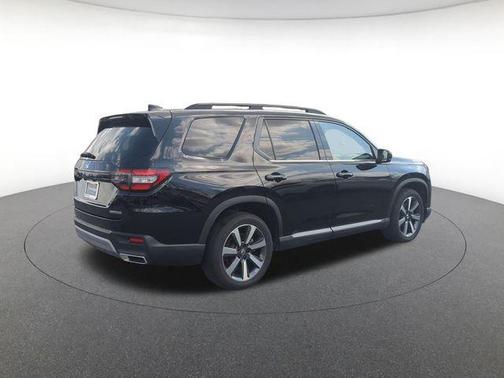 Crystal Black 2023 Honda Pilot Touring 8-Passenger