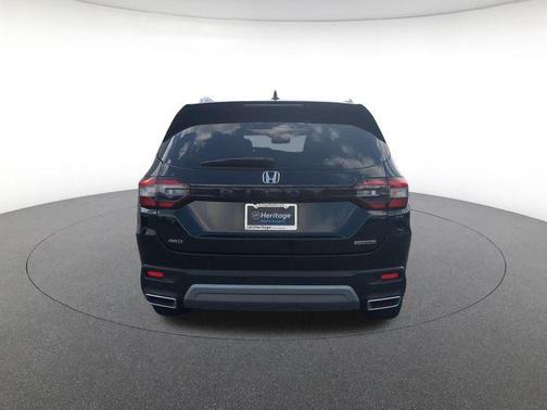 Crystal Black 2023 Honda Pilot Touring 8-Passenger