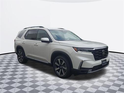 2025 Honda Pilot Touring 8-Passenger