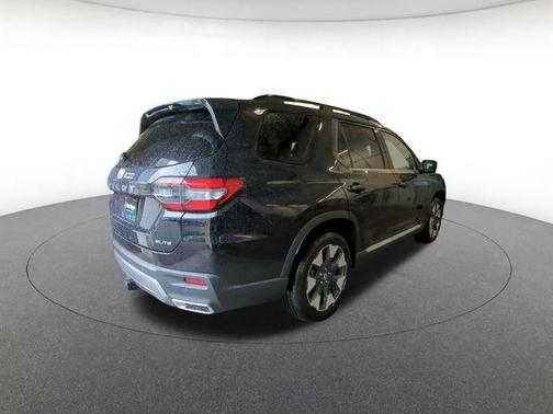 Crystal Black 2026 Honda Pilot Elite