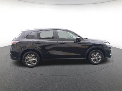 Crystal Black Pearl 2027 Honda HR-V LX