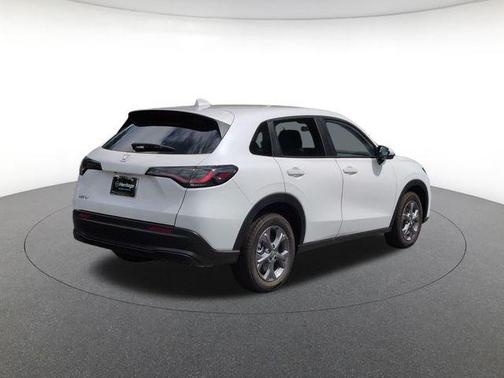 Platinum White 2027 Honda HR-V LX