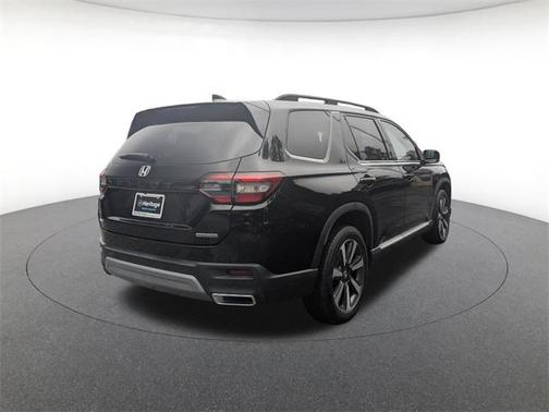 2023 Honda Pilot Touring 8-Passenger