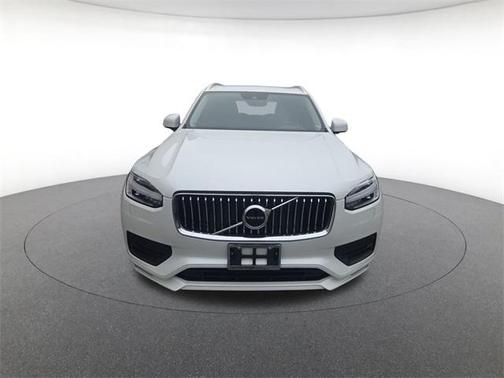 2022 Volvo XC90 T6 Momentum