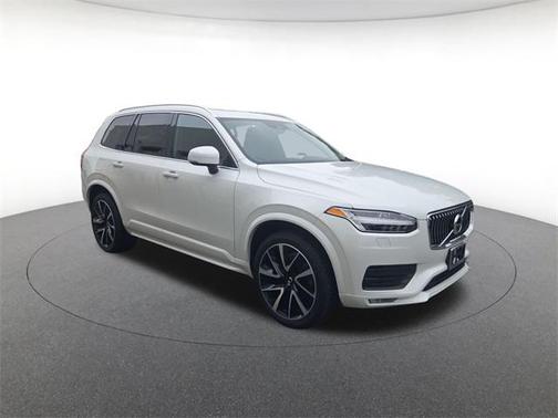 2022 Volvo XC90 T6 Momentum