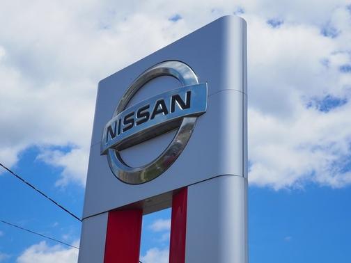 Photo 3 of 3 of 2020 Nissan Pathfinder SL