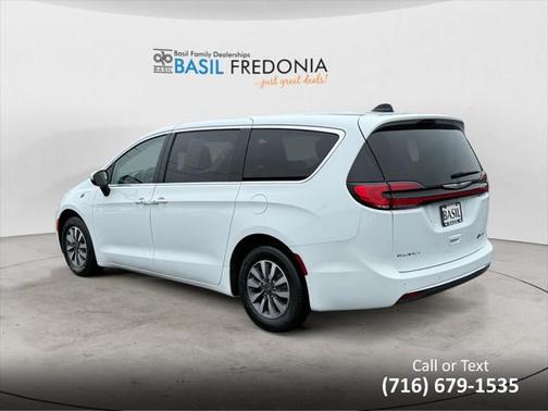 2023 Chrysler Pacifica Hybrid Touring L