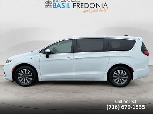 2023 Chrysler Pacifica Hybrid Touring L