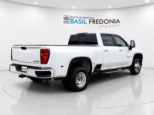 Iridescent Pearl Tricoat 2022 Chevrolet Silverado 3500 High Country