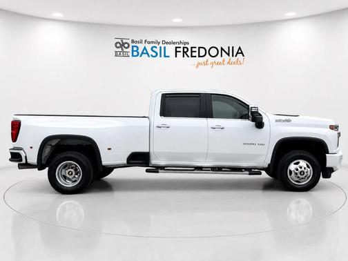 Iridescent Pearl Tricoat 2022 Chevrolet Silverado 3500 High Country