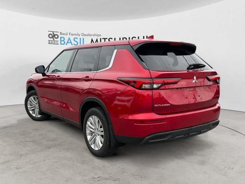 2024 Mitsubishi Outlander ES