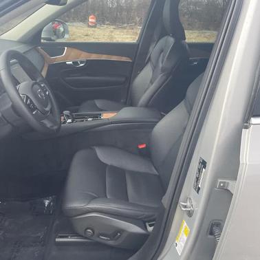 2024 Volvo XC90 B6 Plus Bright Theme 7-Seater