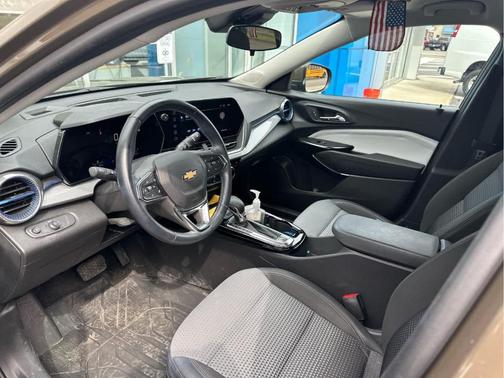 Harvest Gold / Bronze 2024 Chevrolet Trax LT