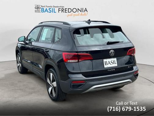 Deep Black Pearl Effect 2024 Volkswagen Taos 1.5T S