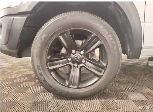 Bright White Clearcoat 2022 RAM 1500 Classic SLT