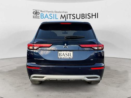 2023 Mitsubishi Outlander SE