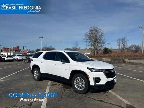 Summit White 2023 Chevrolet Traverse LS