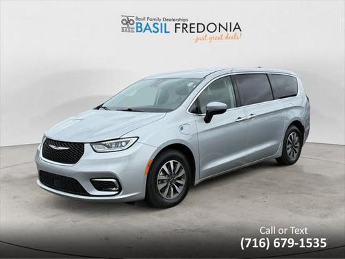 2023 Chrysler Pacifica Hybrid Touring L