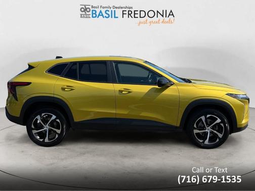 Nitro Yellow 2024 Chevrolet Trax 1RS