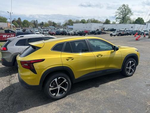 Nitro Yellow 2024 Chevrolet Trax 1RS