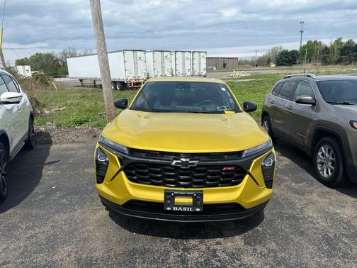 Nitro Yellow 2024 Chevrolet Trax 1RS