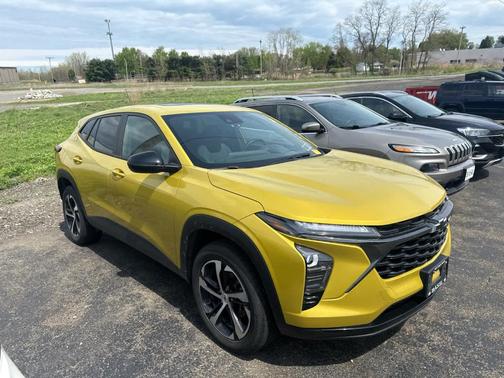 Nitro Yellow 2024 Chevrolet Trax 1RS