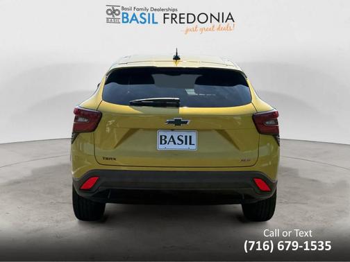 Nitro Yellow 2024 Chevrolet Trax 1RS