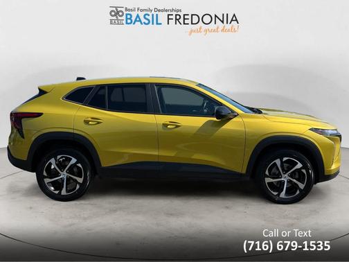 Nitro Yellow 2024 Chevrolet Trax 1RS