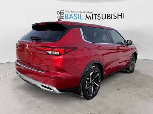 2023 Mitsubishi Outlander SE