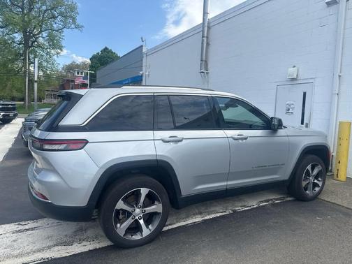 Silver Zynith 2023 Jeep Grand Cherokee 4xe Base