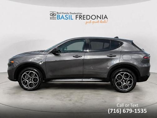 Metallic 2024 Alfa Romeo Tonale Ti