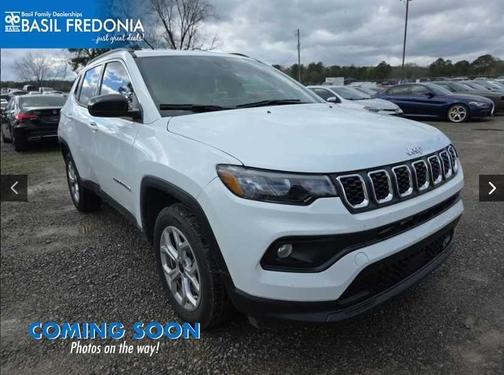 Bright White Clearcoat 2025 Jeep Compass Latitude