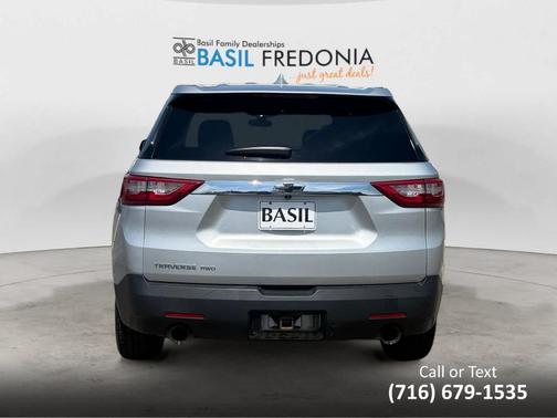 Silver Ice Metallic 2020 Chevrolet Traverse LS