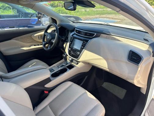 Pearl White Tri-Coat 2022 Nissan Murano SL
