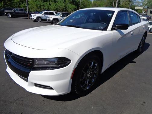 White 2017 Dodge Charger SXT