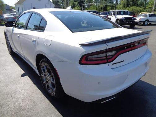 White 2017 Dodge Charger SXT