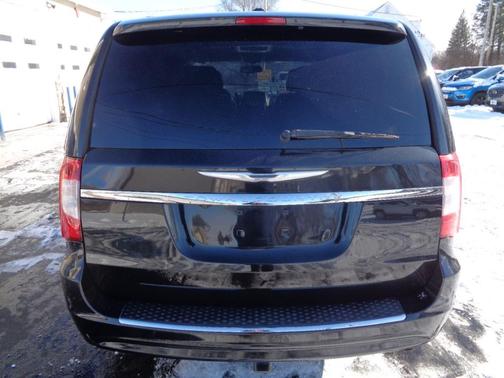 2016 Chrysler Town & Country LX