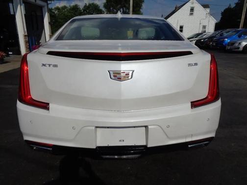 Pearl White 2018 Cadillac XTS Luxury