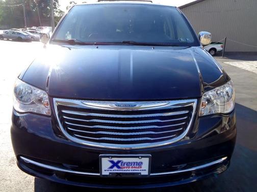 2015 Chrysler Town & Country Touring-L