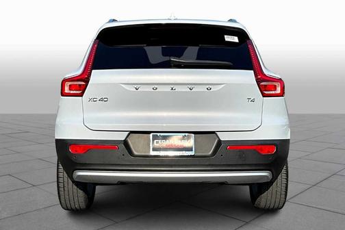 2020 Volvo XC40 T4 Momentum