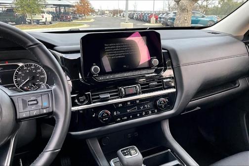 2025 Nissan Pathfinder SV