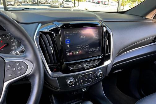 2022 Chevrolet Traverse LT Leather